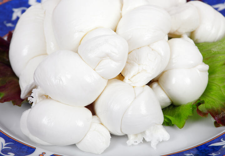 Braid of Italian mozzarella with salad