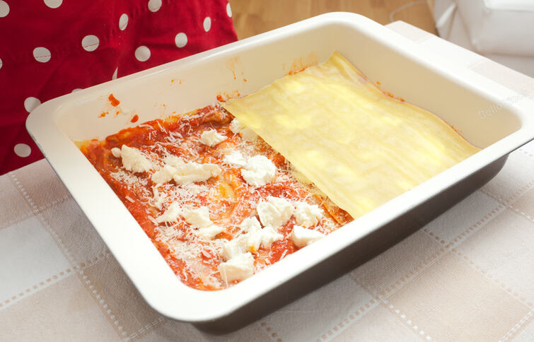 Preparation of homemade lasagna. Italian pasta recipe with t