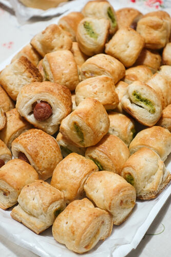 Blankets with with various flavors, pork, spinach and ham.