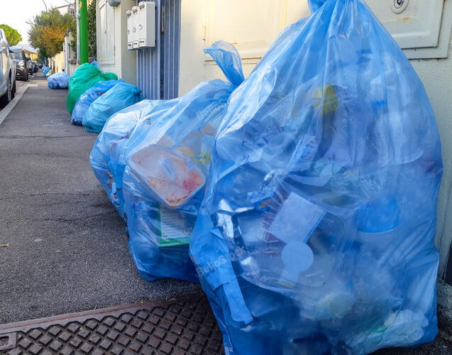 Day withdrawal of the bags with plastic. Separate collection