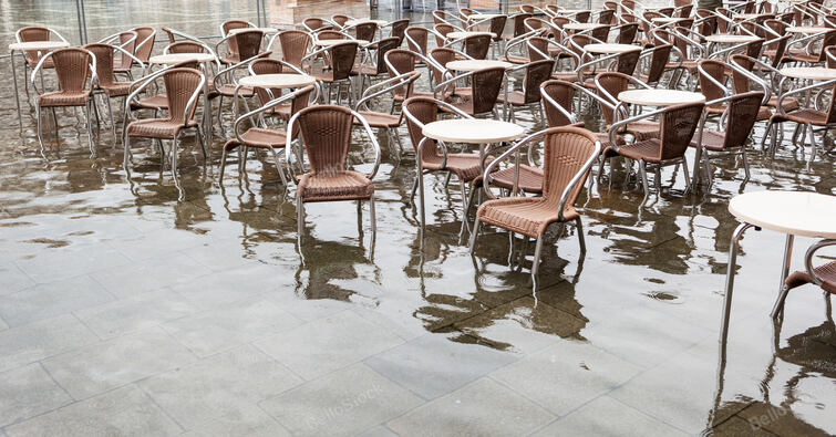 Tables and chairs with high water in Saint Mark's square, Venice, Italy. — stock photo
