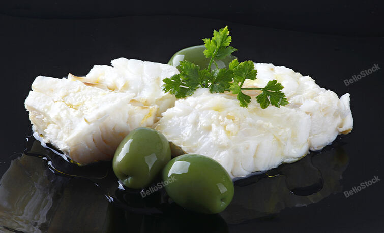 Fillet of cod with olives and parsley